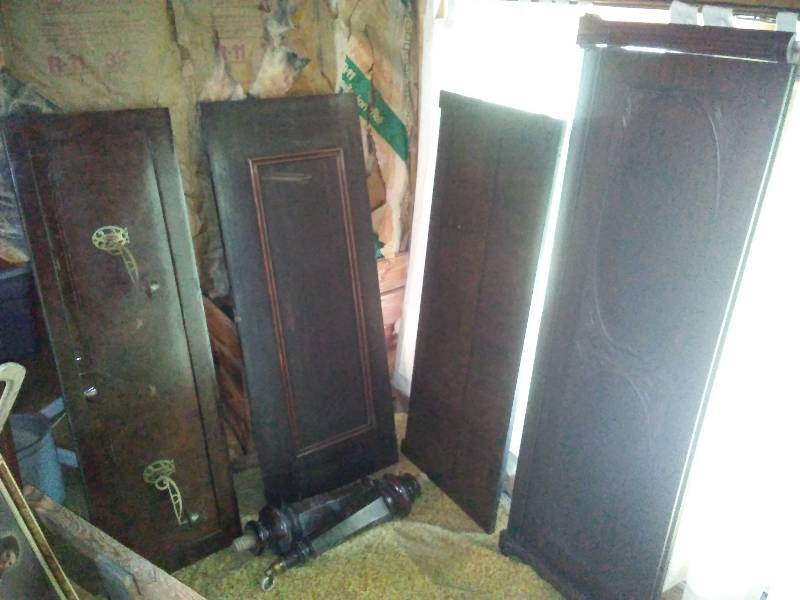 lot 170 image: Vintage Project Wood from a Piano, 4 panels and 2 legs
