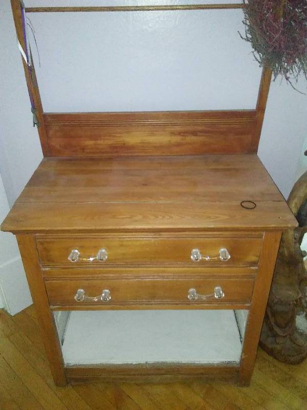lot 172 image: Vintage Wood Wash Stand, 30W x 24D x 26W