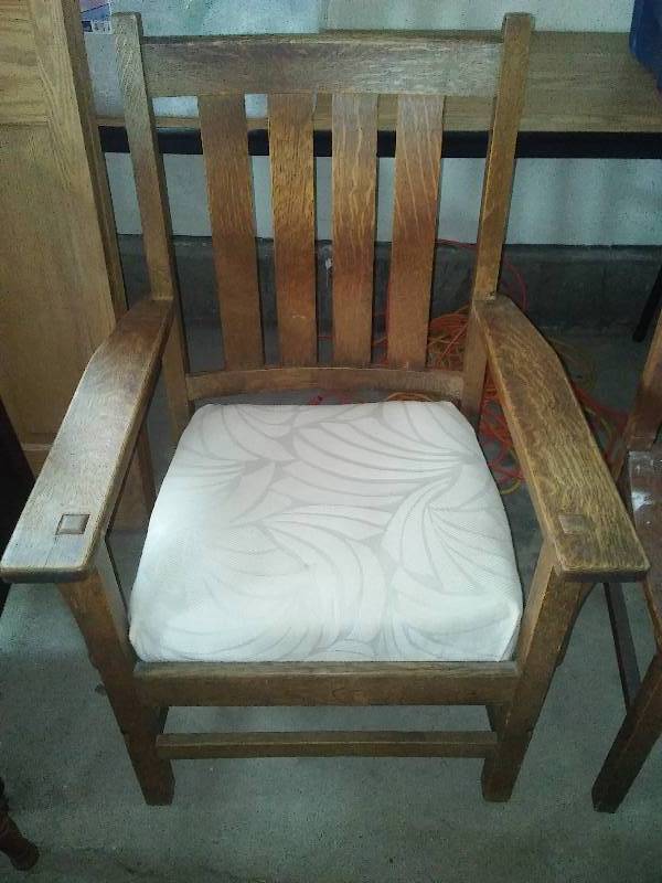lot 173 image: Vintage Chair, 38H x 24D x 26W