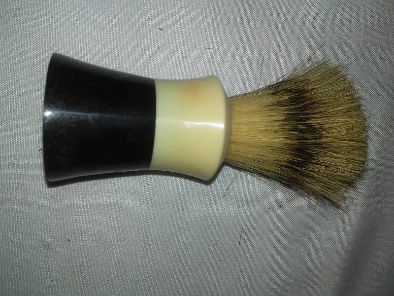 lot 181 image: Vintage Shaving Display  each lot different