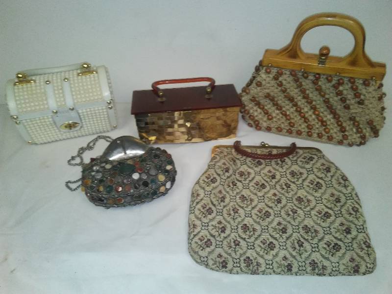 lot 186 image: Vintage Purses, beaded, tapestry and metal