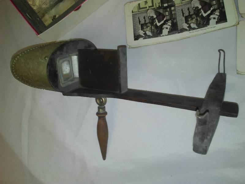 lot 190 image: Antique  Vintage Monarch Keystone Stereoscope Viewer w dozens of Viewing Cards