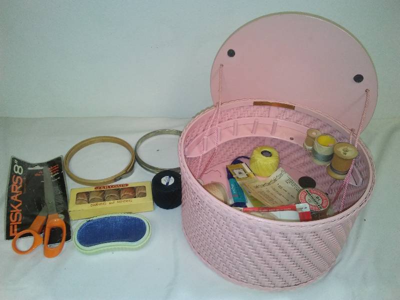 lot 200 image: Vintage Mid Century Princess Brand Sewing Basket