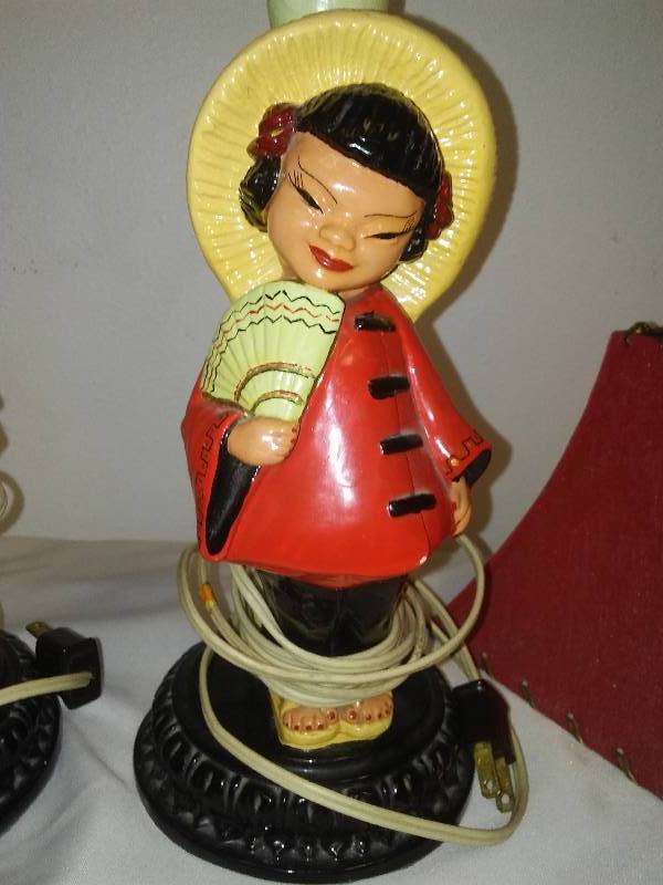 lot 205 image: Vintage Mid Century Asian Lamps, MINT