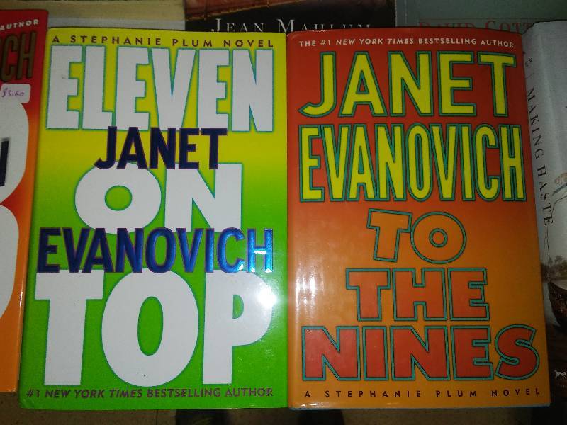 lot 207 image: Janet Evanovich Hardcover (3) and more