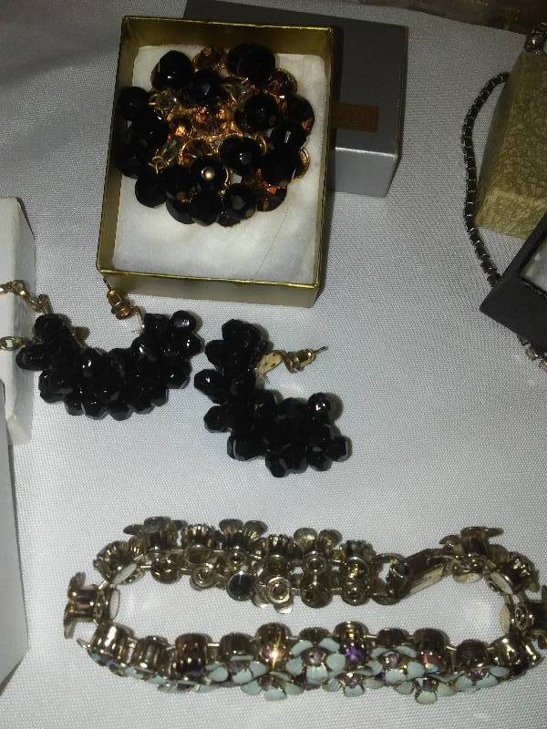 lot 208 image: Vintage Costume Jewelry  See pictures for complete detail
