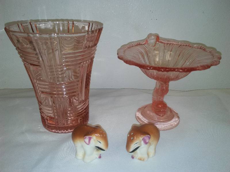 lot 211 image: Vintage Occupied Japan Elephant SP Shakers and Pink Glass