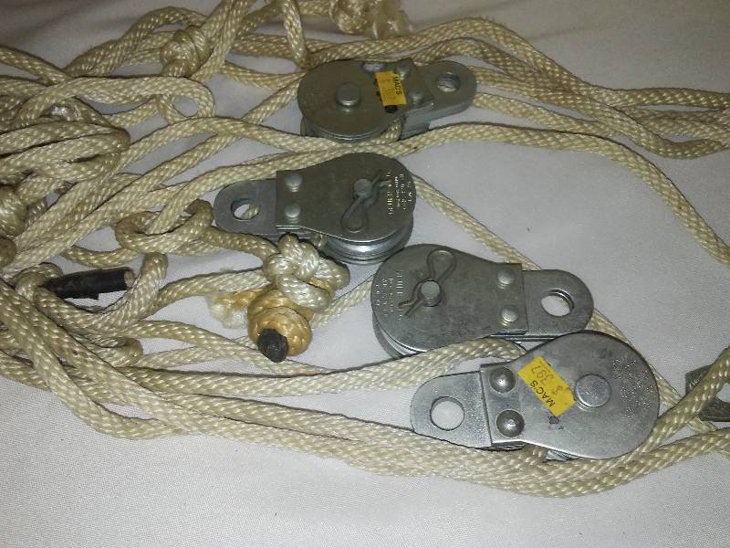 lot 236 image: 420 pound pulleys and rope (6)