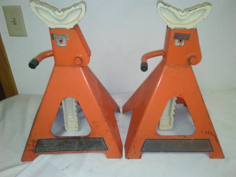 lot 251 image: 6 ton jack stands (2) like NEW