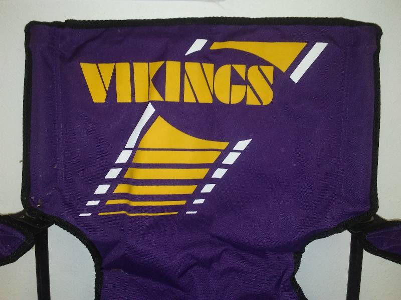 lot 254 image: MN Vikings Collapsible Campfire Chair
