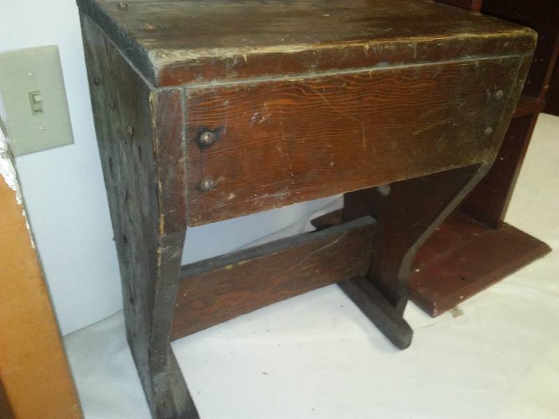 lot 268 image: 5 ft. Coat Tree, stool and media shelf (3 ft.)