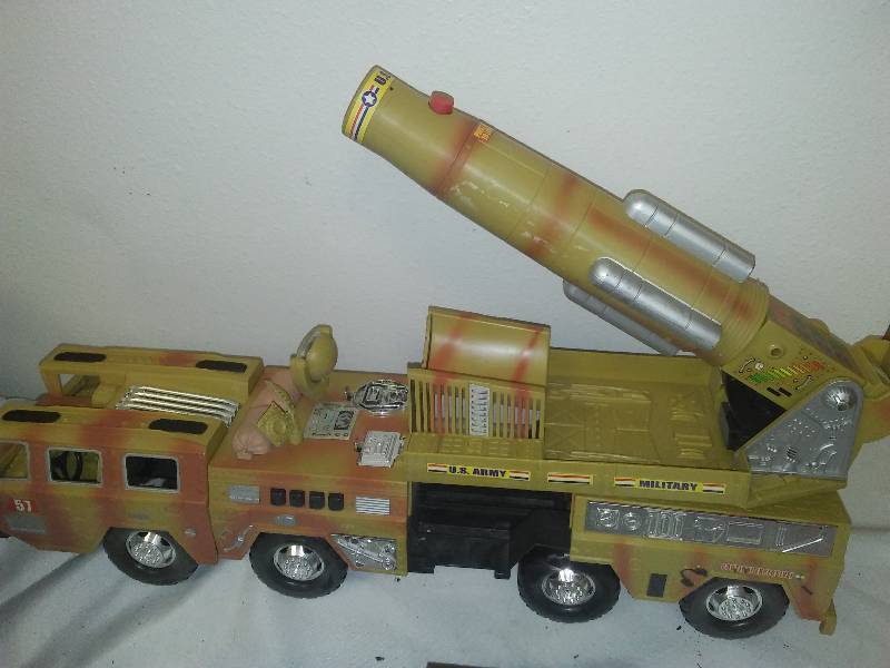 lot 271 image: Lot of large toys, GI Joe, Hulk, Helicopter