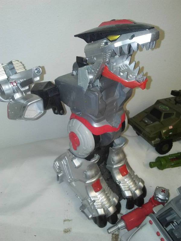 lot 272 image: GI Joe, Game Blox, Huge transformer (working) and Tonka