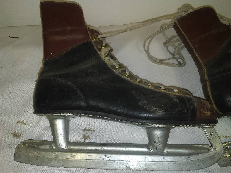 lot 284 image: Vintage Mens Hockey Skates