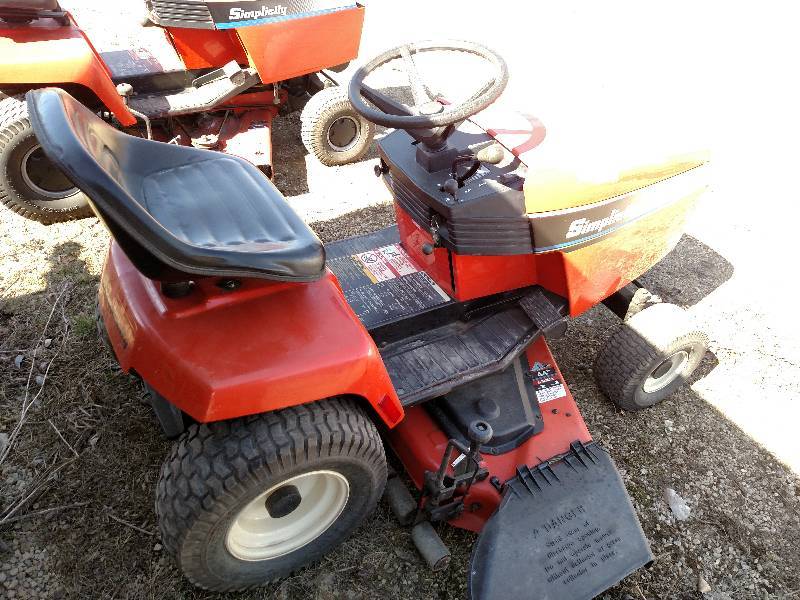 lot 9 image: Simplicity 16 LTH 42 Riding Mower,...