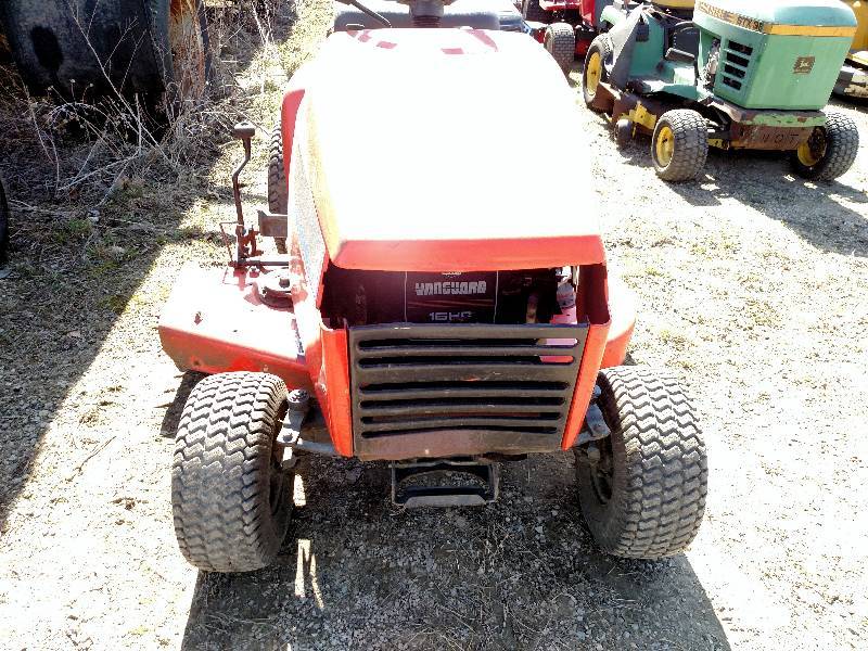 lot 10 image: Simplicity Broadmoor 42 Riding Mow...