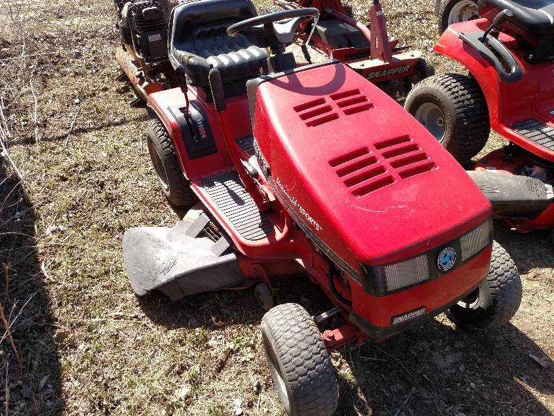 lot 12 image: Snapper LE 38 Riding Mower, 14.5 h...