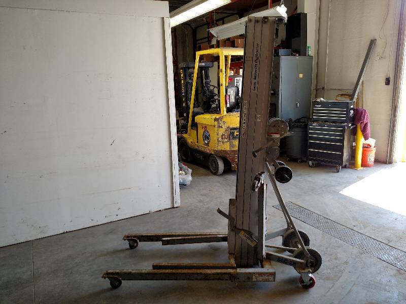 lot 4 image: Genie SLC-18 Contractor Superlift, ...