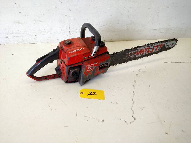 lot 22 image: Homelite 360 Automatic 20 Chainsaw...