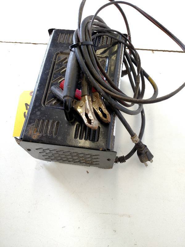 lot 25 image: Peak 55 Amp 12 Volt Battery Charger...