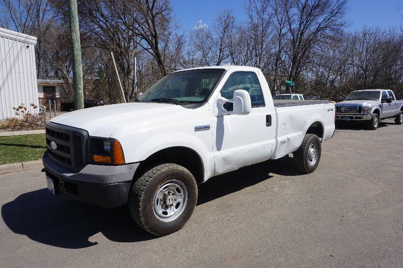 2005 Ford F-250 XL Super Duty 4 x 4 Pick Up Truck