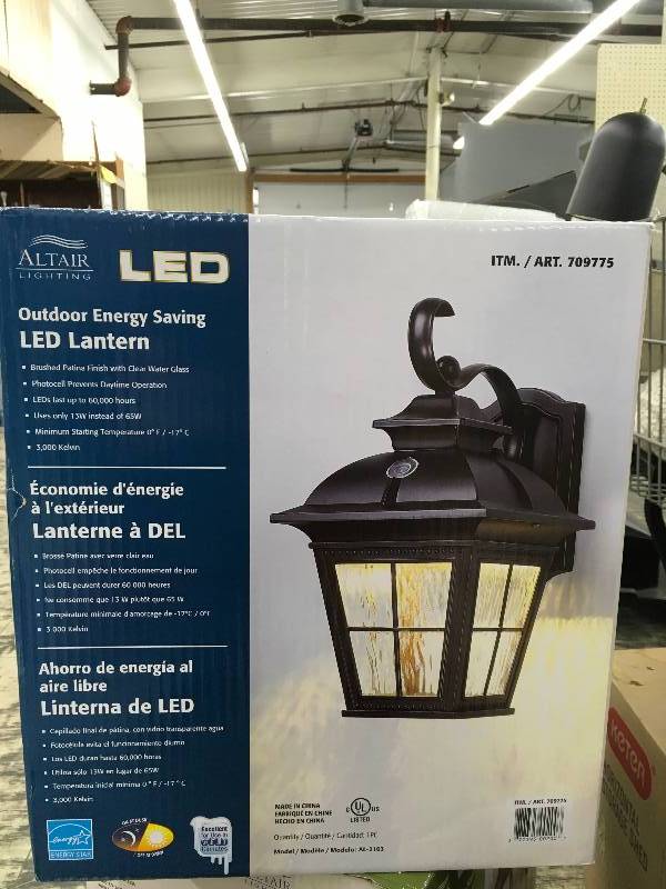 lot 568 image: ALTAIR COACH LIGHT F17, RETAIL $34.99