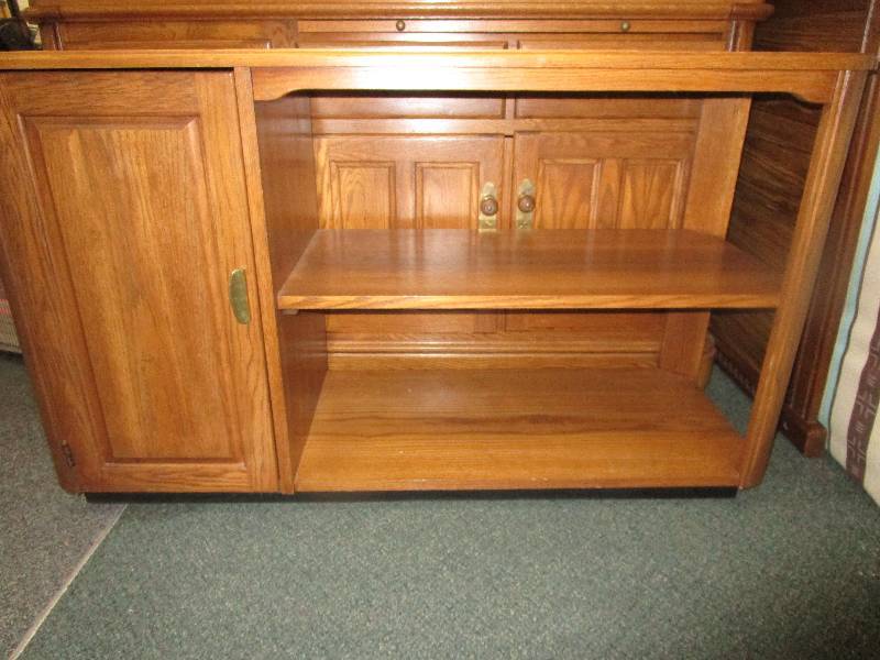 lot 26 image: Tv StandCouch Table  46L X 16 D X 27 14 T