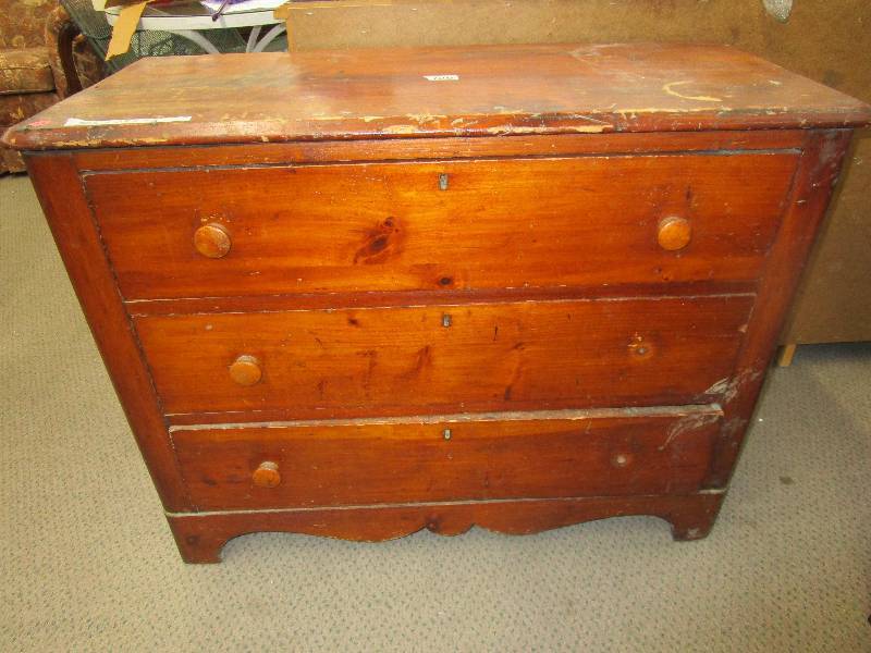 lot 33 image: 3 Drawer Dresser 36 12 x 28 x 16 12