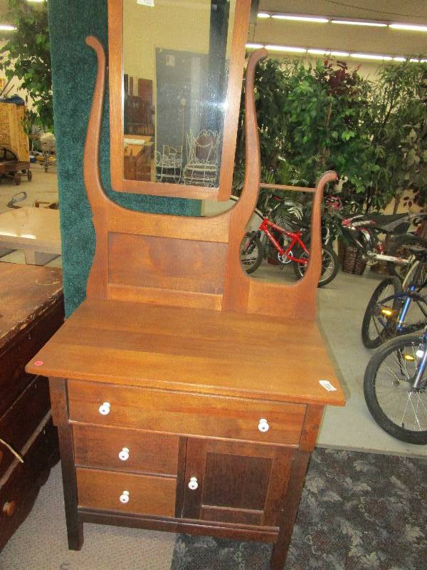 lot 34 image: Antique Wash Stand  30 x 66 x 17 12