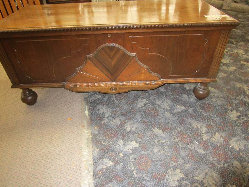 lot 51 image: Cedar Chest 19 x 45L x 19