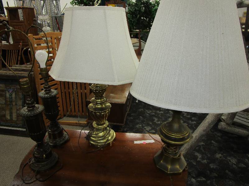 lot 53 image: Lamps