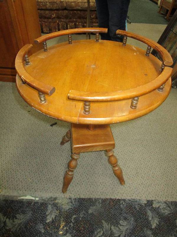 lot 58 image: Little Round Table 20 x 25