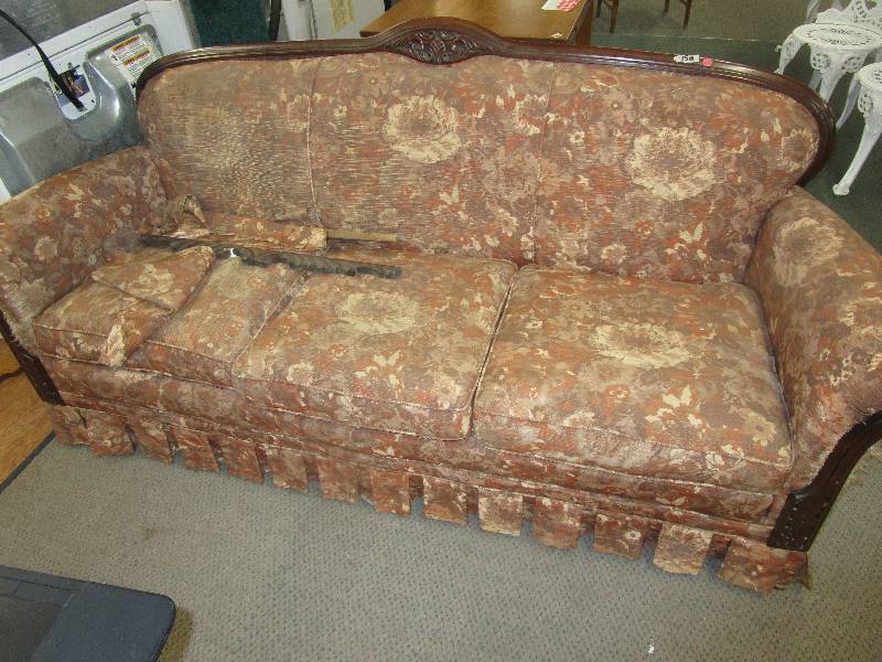 lot 63 image: Vintage Couch 81 Long