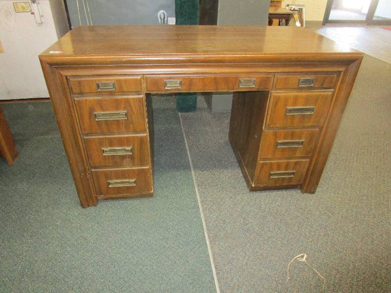 lot 70 image: Desk 50 x 24