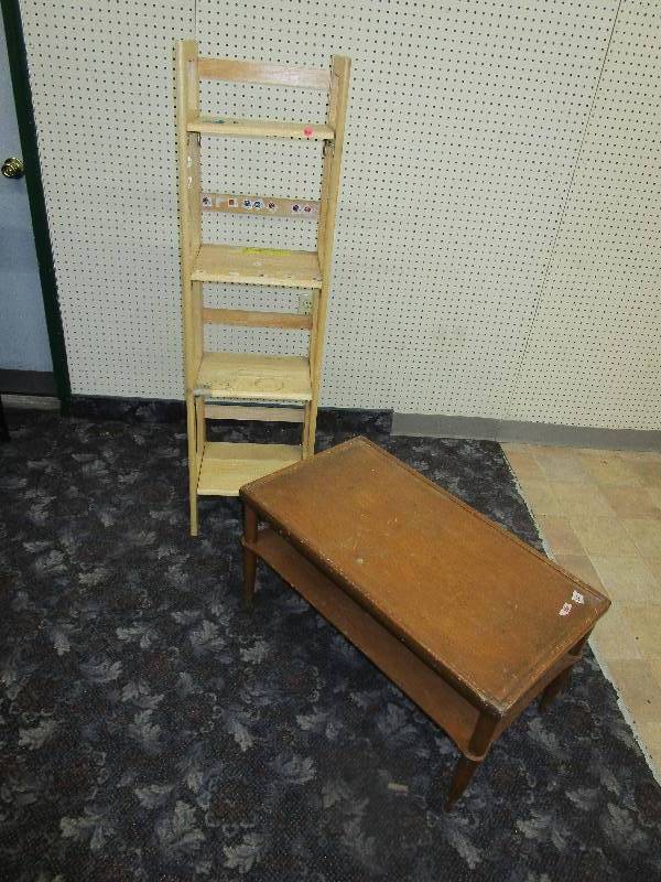 lot 86 image: 2 Shelves