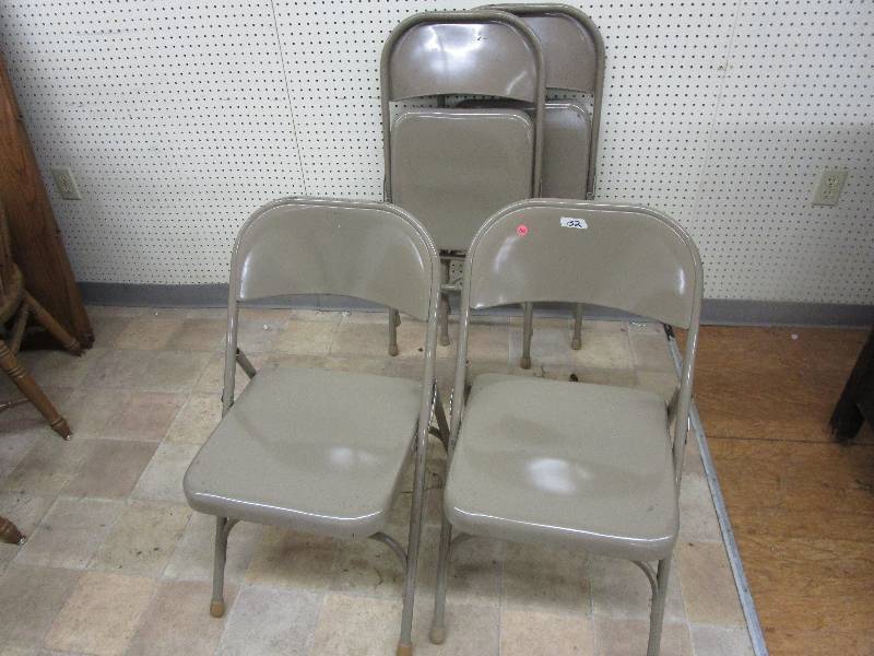lot 100 image: 4 Folding Chairs