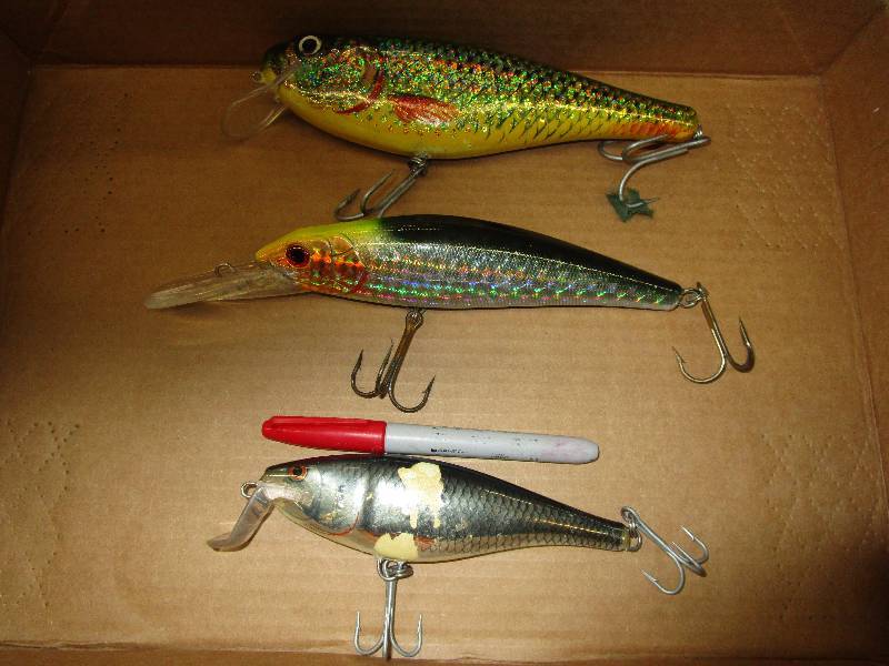 lot 136 image: Large fishing lures
