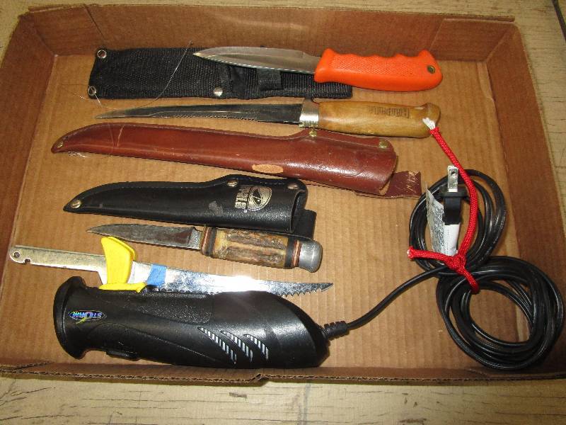 lot 138 image: Knives one electric