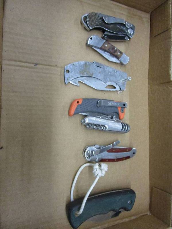 lot 139 image: Folding Knives
