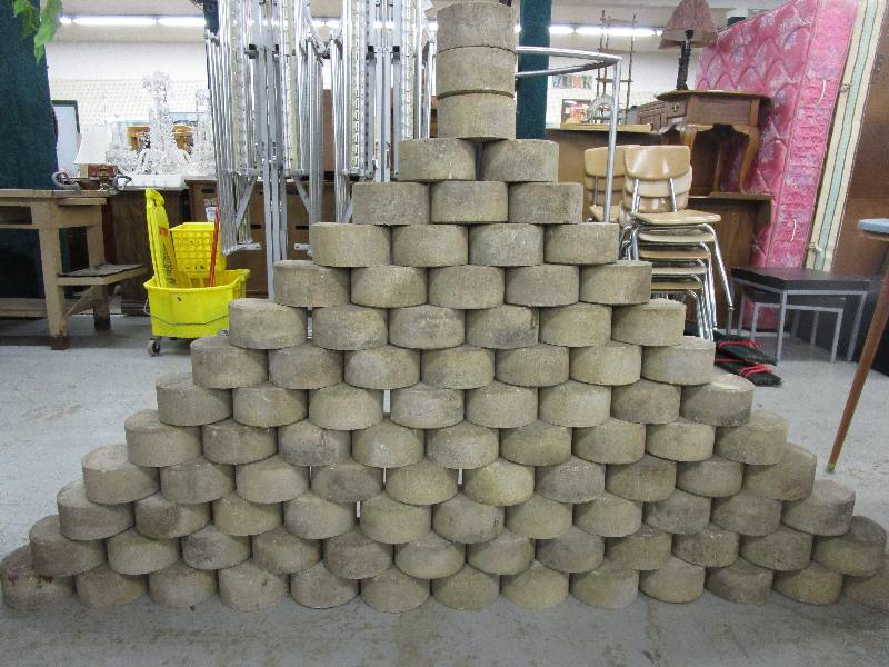 lot 150 image: 83 Decorative Blocks