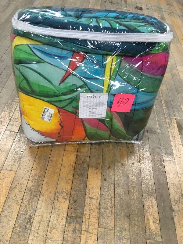 Anuschka Home Collection  3-Piece King Comforter Set open box looks new