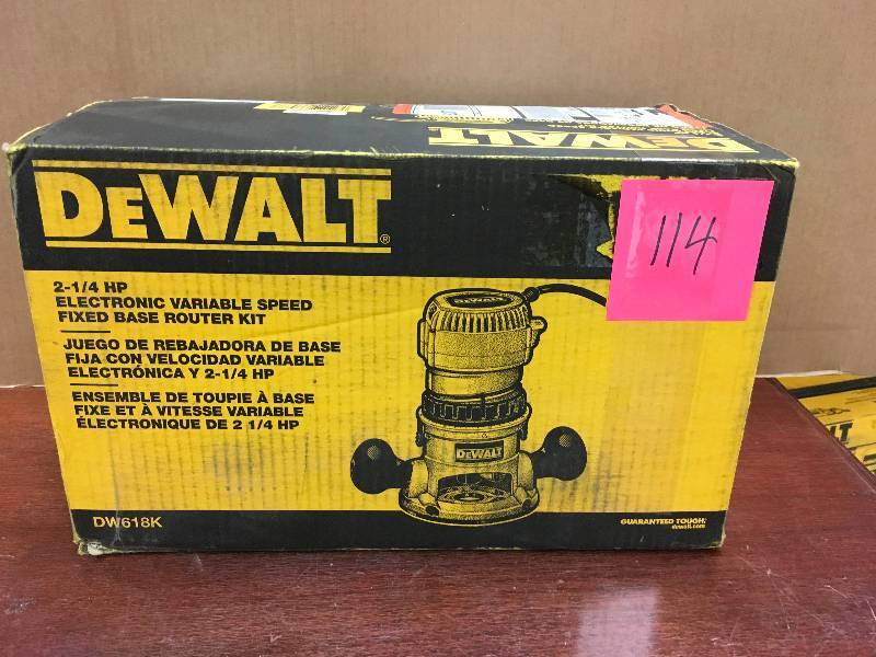 DeWalt 2-14 HP Electronic Variable Speed Fixed Base Router Kit in like new condition