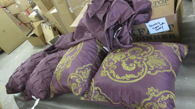 4 Piece Pillow Set and Matching Cur...