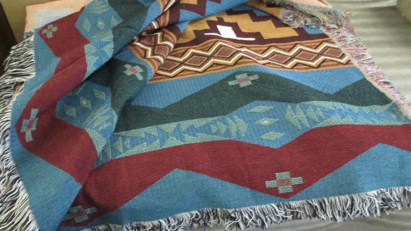 Large Patterned Throw Blanket Queen...