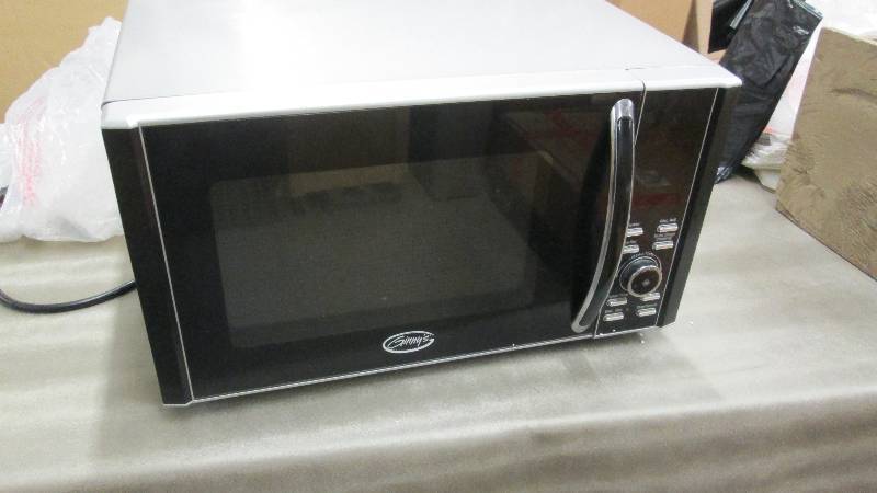 Ginnys Brand Retro Microwave open ...