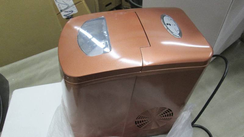Ginnys Brand Ice Maker open box, u...