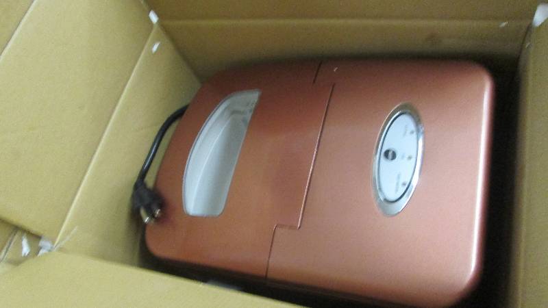 Ginnys Brand Ice Maker open box, u...