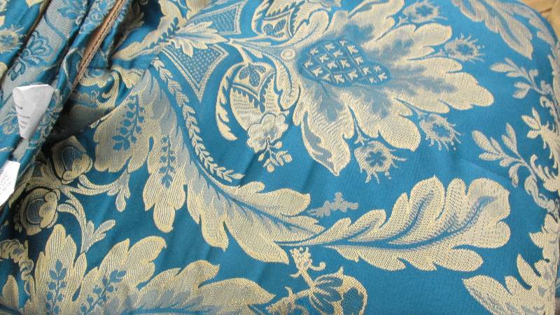 Comforter & Sham Set 106x105 inches...