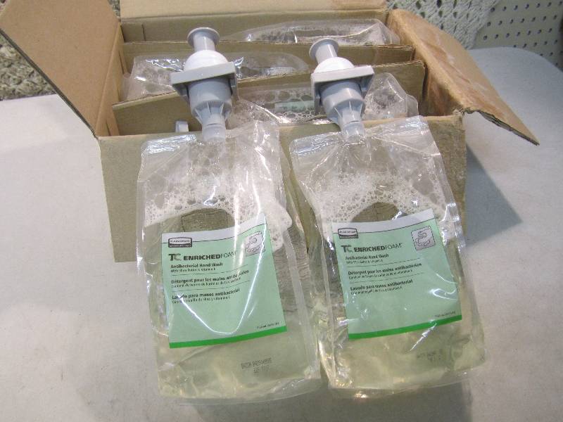 lot 12 image: Lot of 5 (case of 3  2) Rubbermaid...