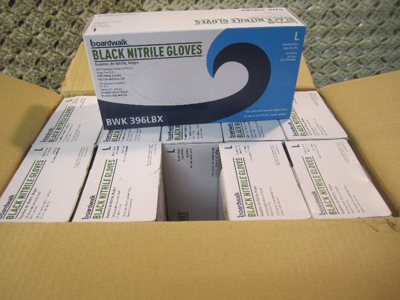 lot 21 image: Case of 1000 Black Nitrile Gloves S...